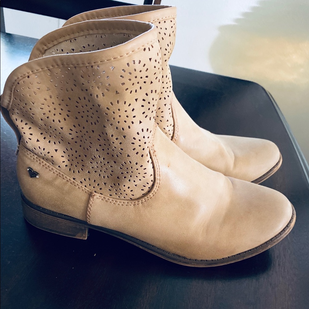 Tan Roxy booties - Picture 2 of 4